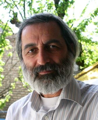 نقد و بررسی فیلم کارگران مشغول کارند